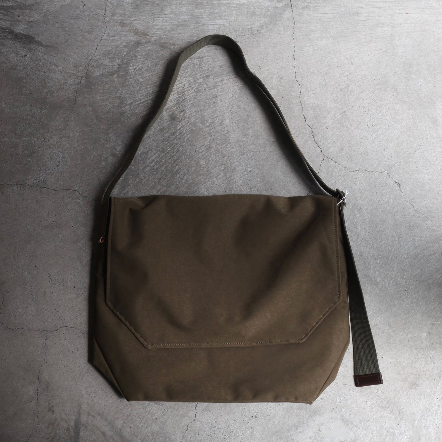 Hender Scheme - 【残り一点】Flap Shoulder Big(KHAKI) | ACRMTSM