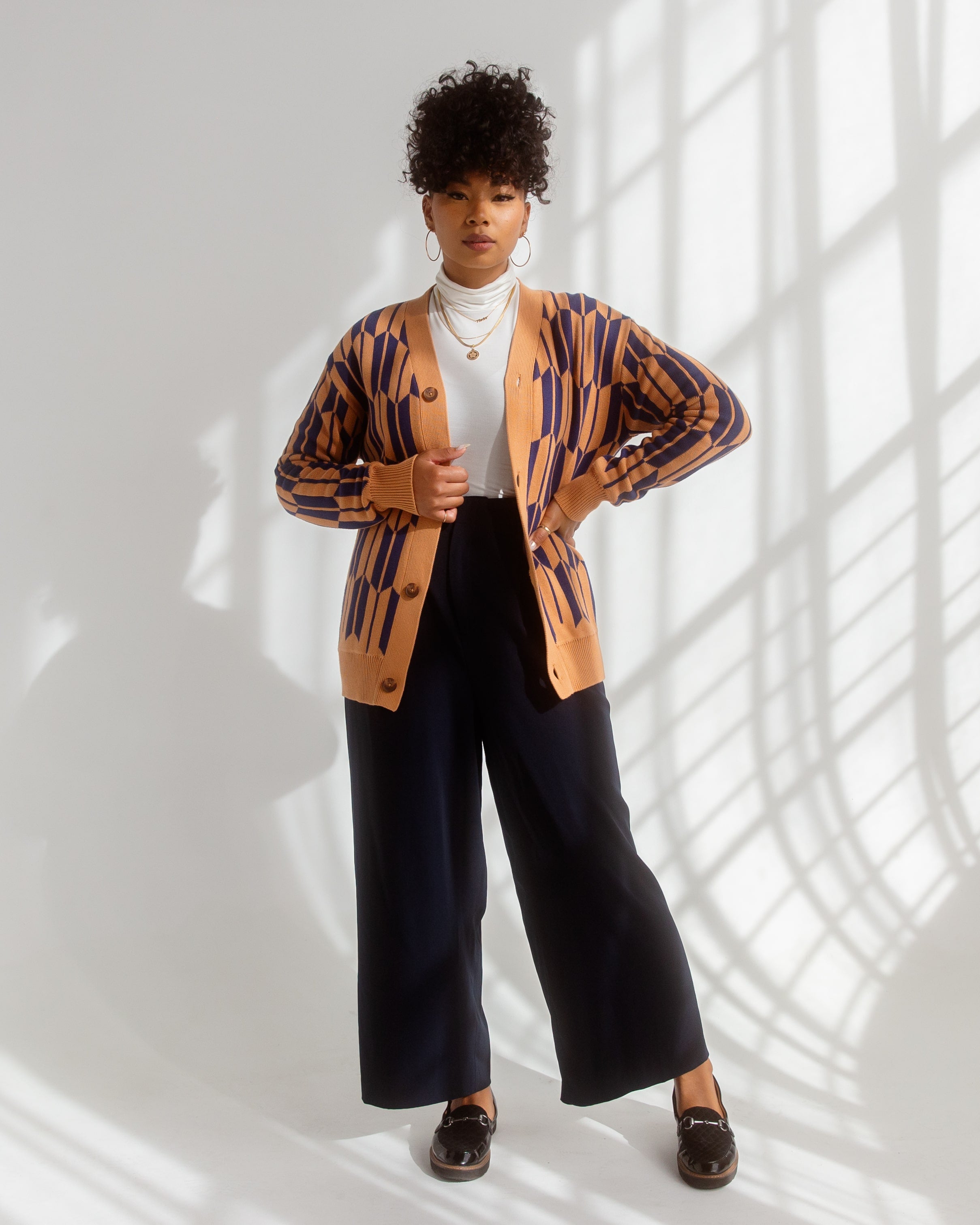 Arrow Cardigan Sweater - Navy/Caramel — AKASHI-KAMA