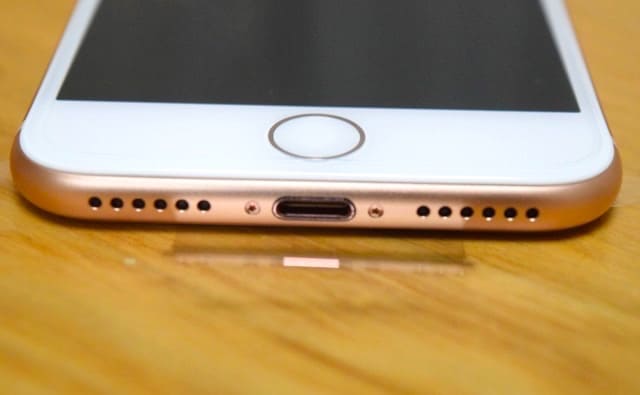 iPhone8ゴールドモデルの開封レビュー！女性に人気が出そうな上品な