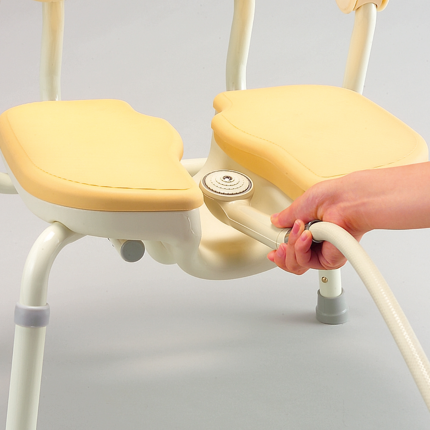 ひじ掛け付シャワーイス HP | 【安寿】の介護用品 | アロン化成