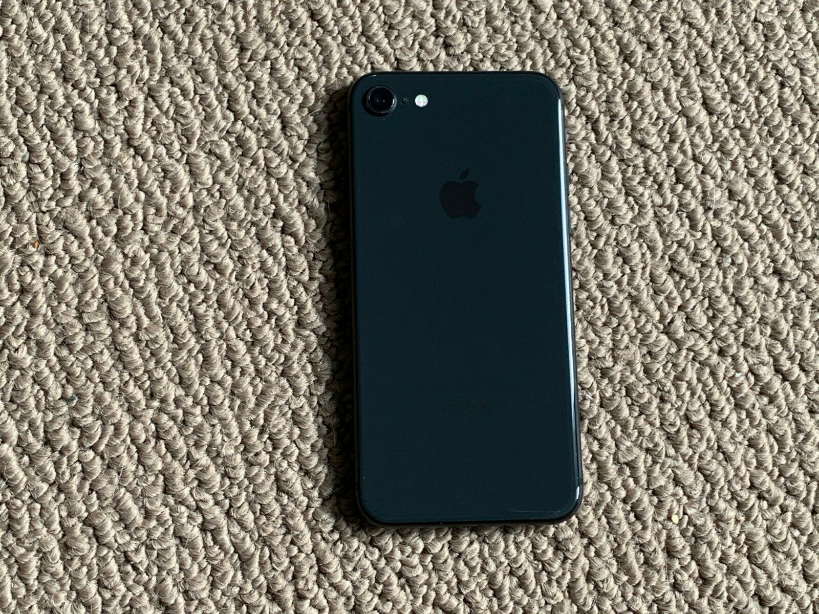 APPLE IPHONE 8 256GB UNLOCKED SMARTPHONE-BLK Refurbished with