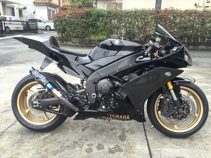 YZF-R1にMOTOGPのYZR-M1のシートカウル、フェンダーレス装着| AxxL