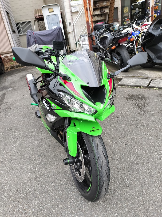 ZX6R (19-23) のポジションを改善できるフルキット| AxxL