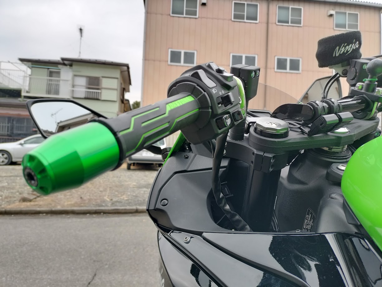 ZX6R (19-23) のポジションを改善できるフルキット| AxxL