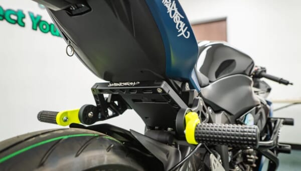 ZX-10R (11-23) 好きなポジションに設定できるアルミサブケージ｜AxxL