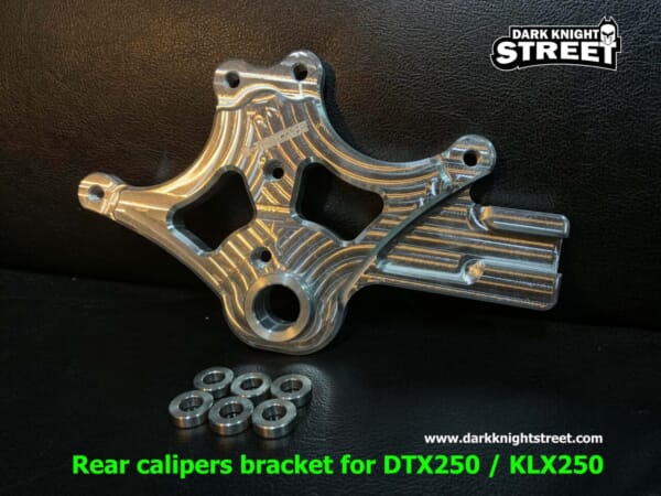 スタントには必須 キャリパーブラケット D-トラッカー/KLX250｜AxxL