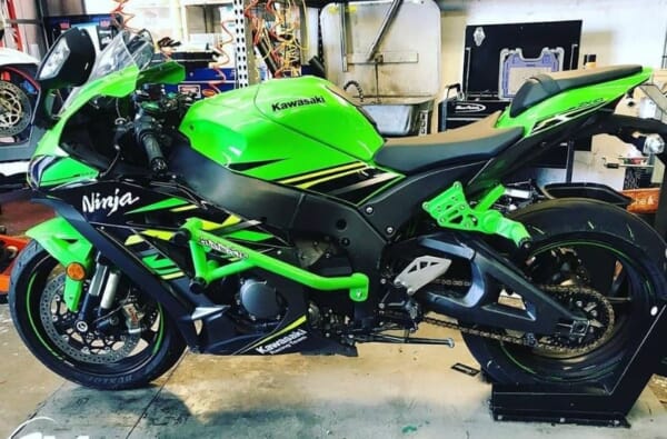 ZX-10R (11-23) 好きなポジションに設定できるアルミサブケージ｜AxxL