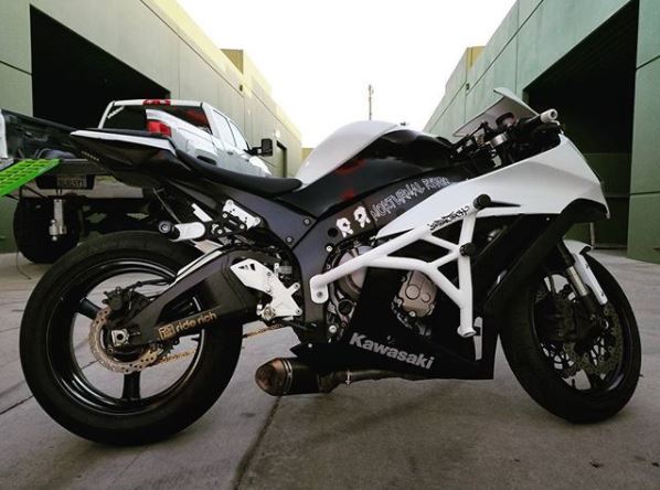 ZX-10R (11-23) 好きなポジションに設定できるアルミサブケージ｜AxxL