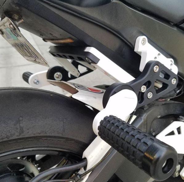 ZX-10R (11-23) 好きなポジションに設定できるアルミサブケージ｜AxxL