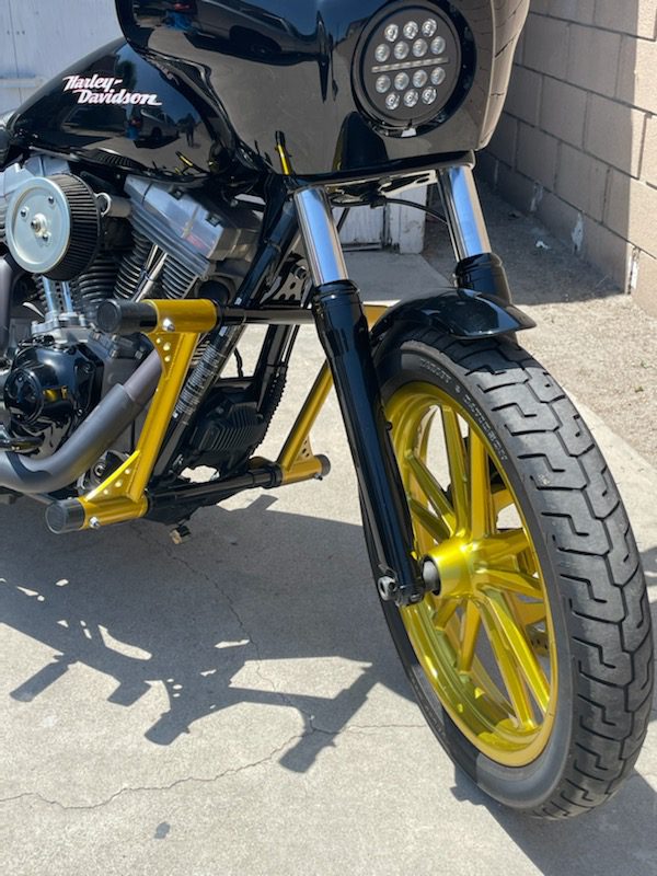 ハーレー ダイナ - 考え抜いた本気モデルスタントケージ｜AxxL