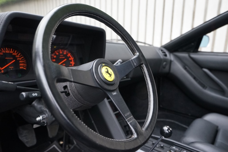 フェラーリ テスタロッサ ディーラー車（コーンズ物） センターロック