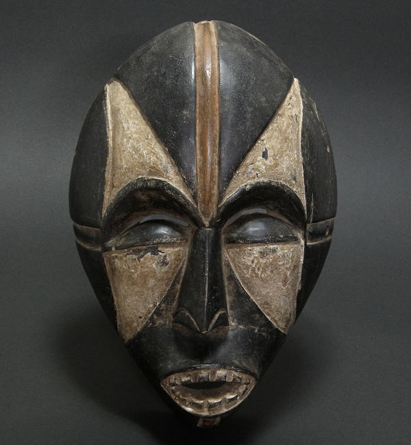 笑い顔のマスク<アフリカの仮面：アフリカ雑貨アザライ