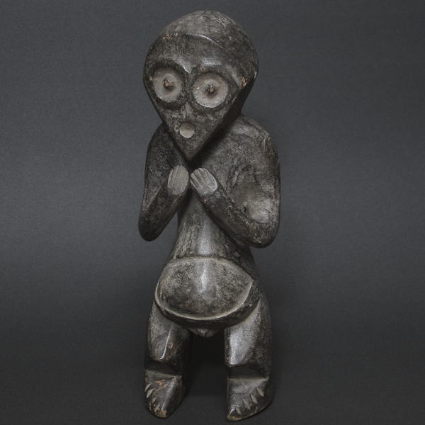 祖霊像(小)<アフリカの木彫り像：アフリカ雑貨アザライ