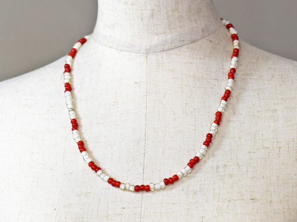 2306】赤と白のホワイトハーツビーズネックレス,とんぼ玉,アンティーク