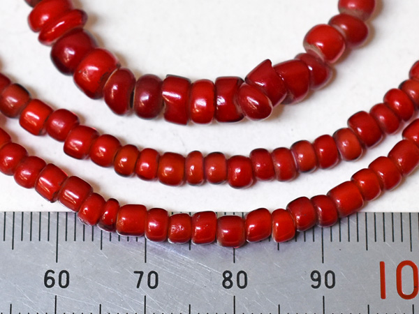 2410】ANTIQUEホワイトハート血赤含む濃いめの赤中小粒ミックスビーズ