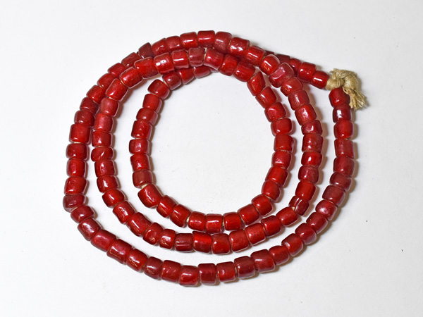 2507】ANTIQUEホワイトハーツ濃赤筒型大粒ビーズ一連(Φ7.0mm)【とんぼ