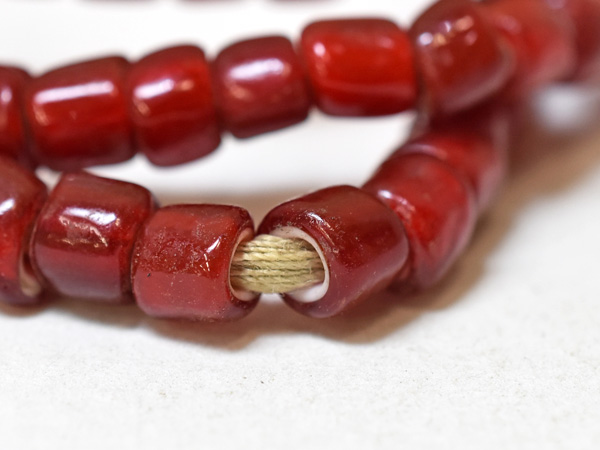 2507】ANTIQUEホワイトハーツ濃赤筒型大粒ビーズ一連(Φ7.0mm)【とんぼ