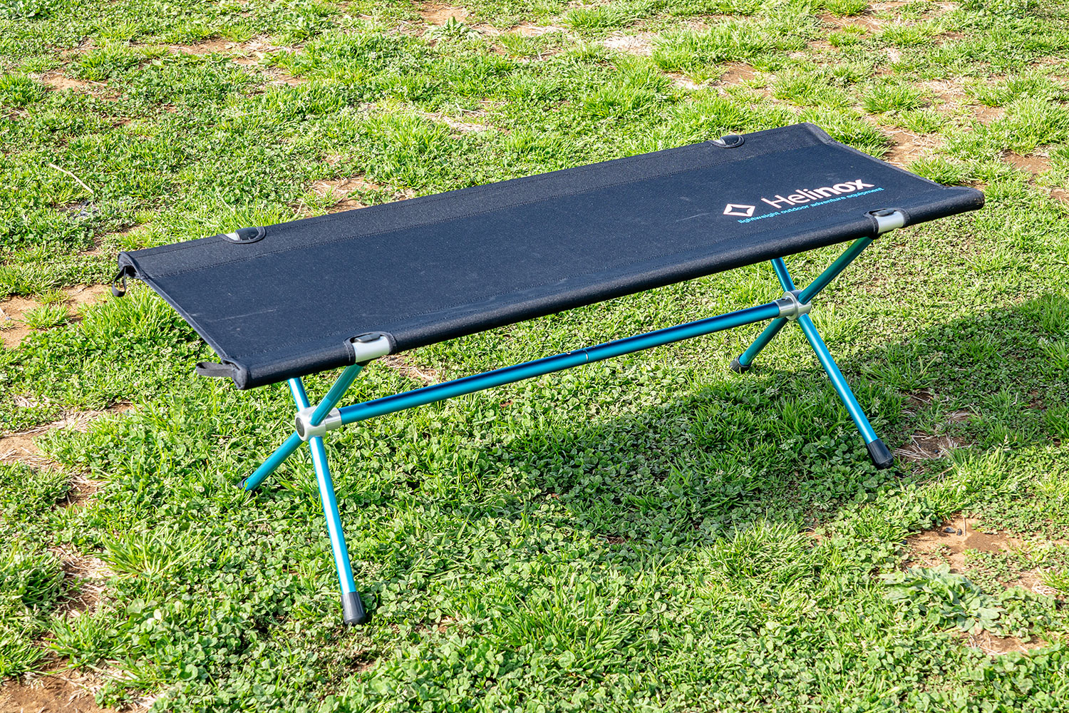 バックパックに入れて持ち運べるヘリノックスの軽量ベンチ | チェア