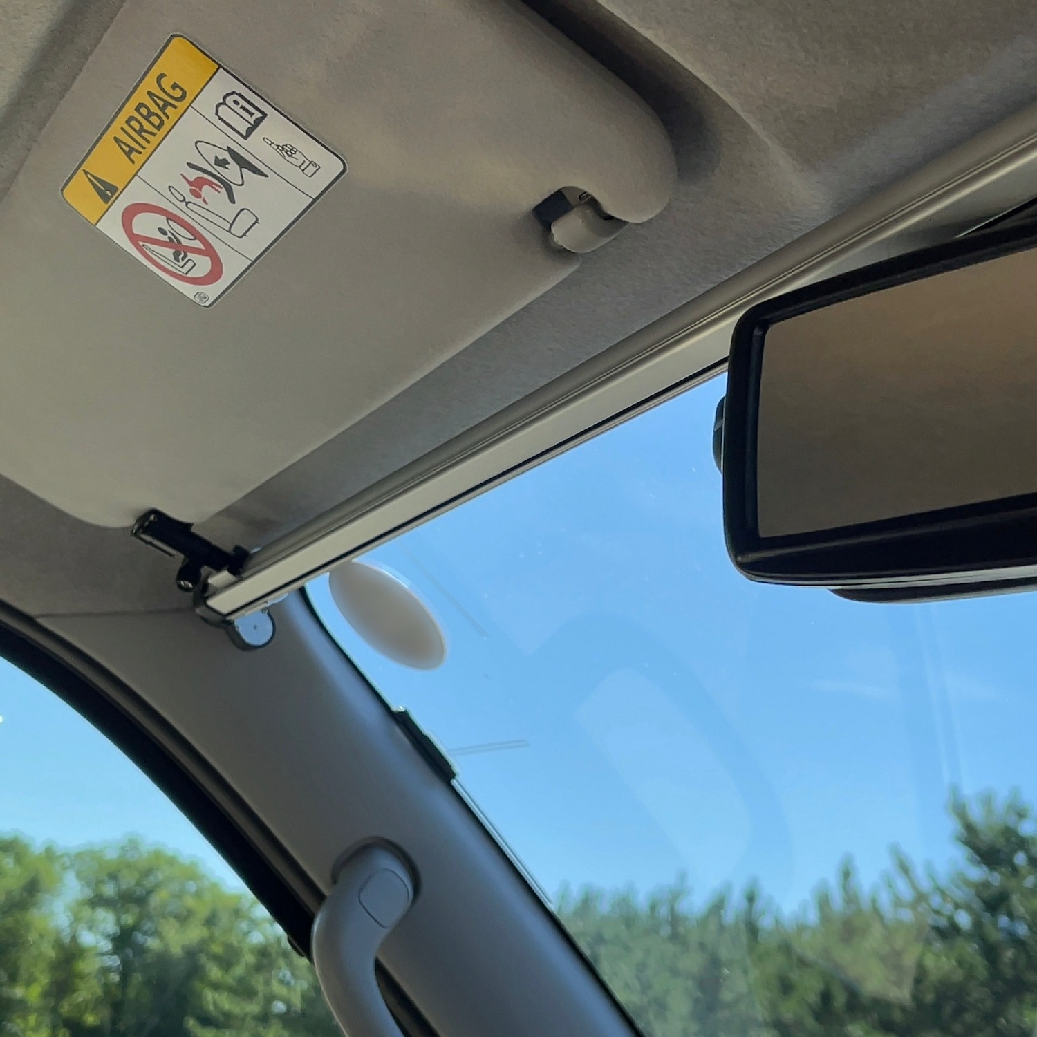 展開わずか3秒！「シンシェード」をハイエースに導入してみました