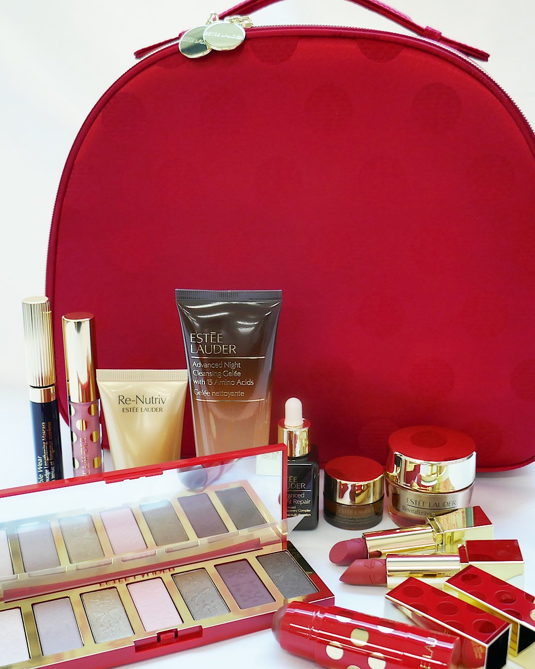 エスティ ローダー×クリスマスコフレ2025】発売日＆予約日は？「メーク