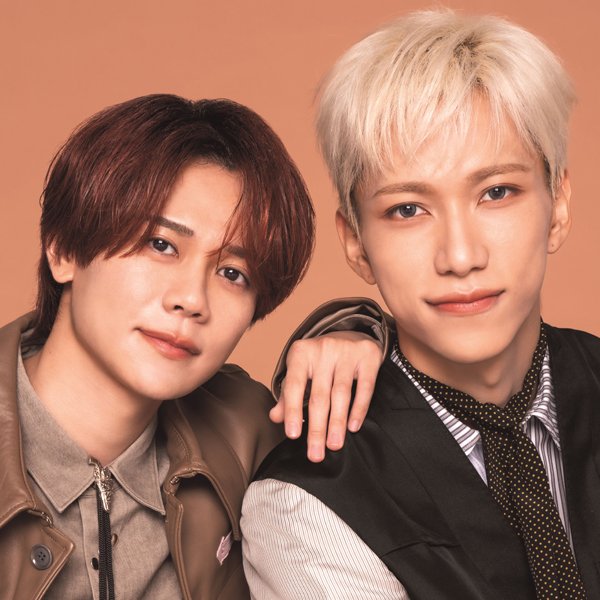 池﨑理人×藤牧京介（INI）は意外とレア！？ 『美的』12月号で肩組み