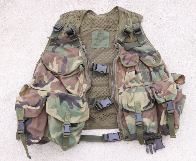 英軍放出?ワイバーン アサルトベスト ウッドランド迷彩 - ミリタリー