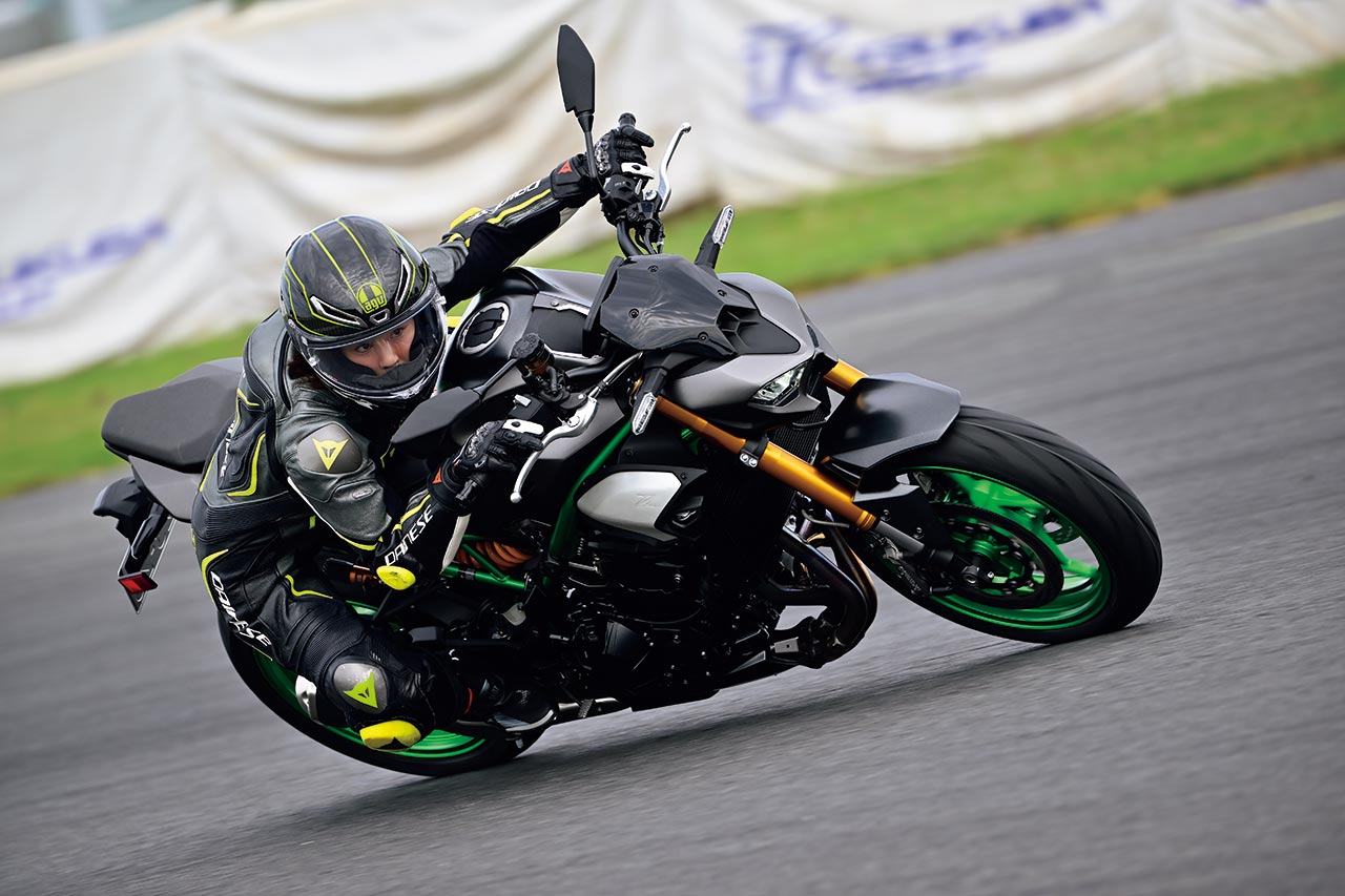 KAWASAKI Z900 SE】快適生をアップさせつつ、刺激的走りも両立【中野