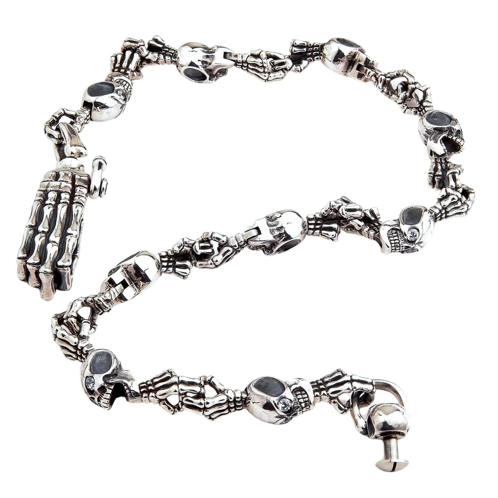 ダイヤモンドスカルウォレットチェーンをチェック — スタイルと安心を