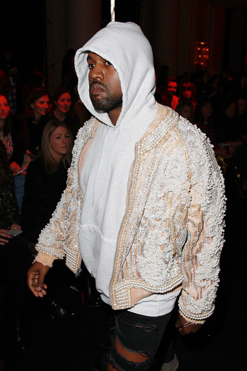 カニエ・ウエストが手掛けるYEEZY x GAPのパーカーが全米発売 | Daily