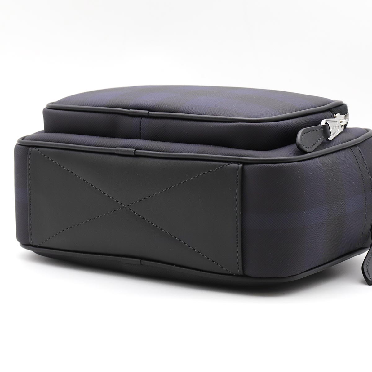 バーバリー ショルダーバッグ/クロスボディ バッグ メンズ パディ