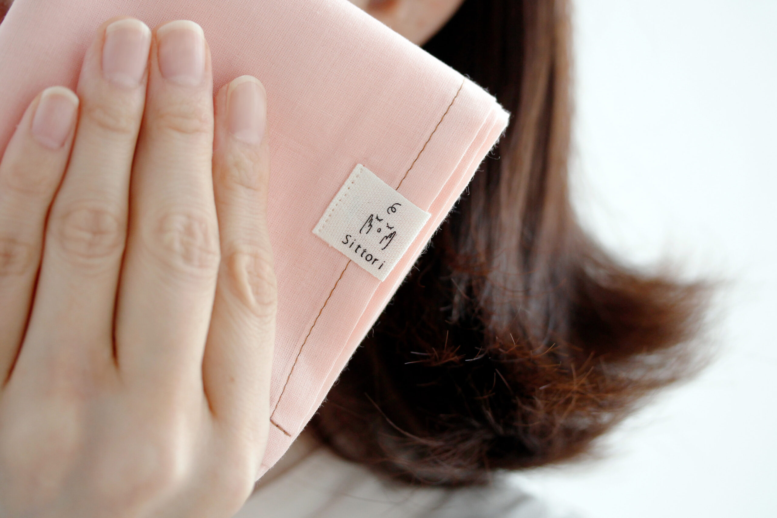 Sittori(しっとり)】ハンカチ屋さんが考えた、お顔専用のハンカチが