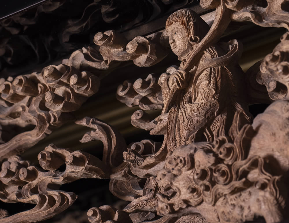 100年がかりの3億円仏壇「鳳凰」