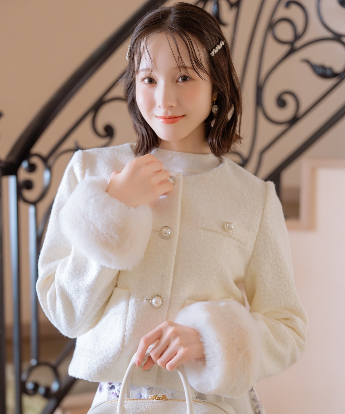 ノーカラーブークレショートコート