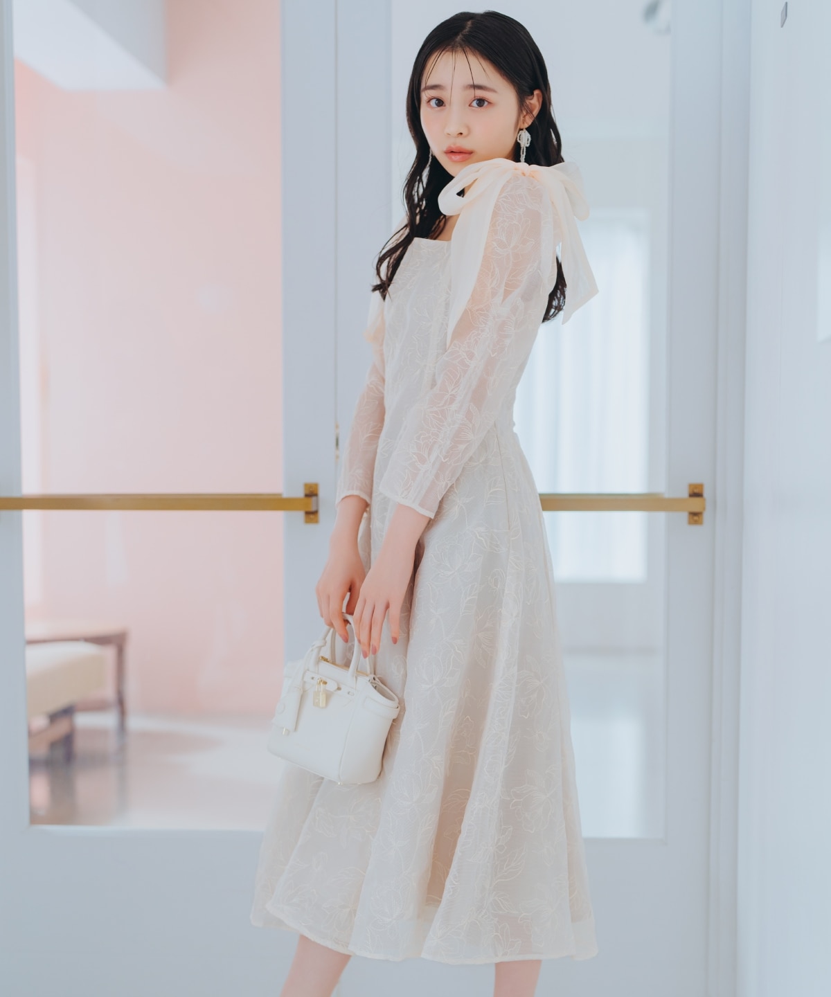 ぴぴジュエルズビーズ刺繍 ホワイト サテン スリップドレス フラワー