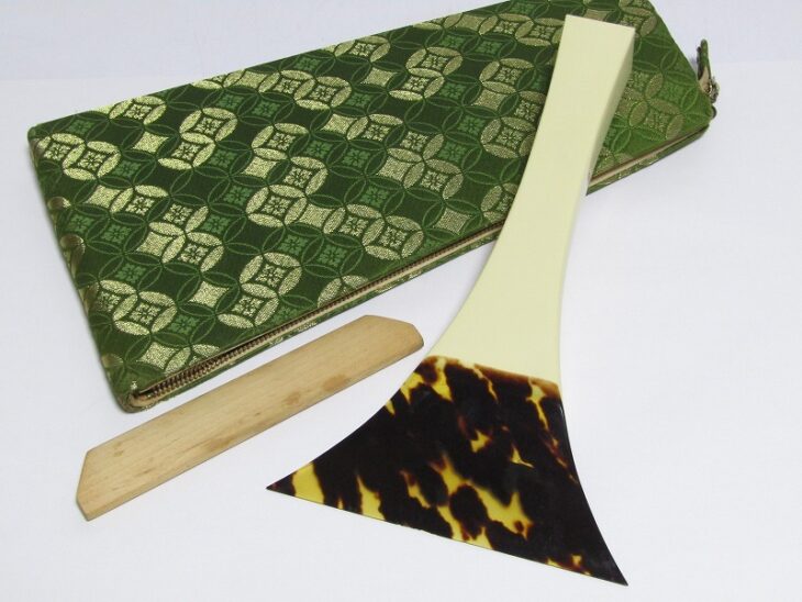 三味線 一枚甲 鼈甲撥 | 骨董品買取・和楽器買取 五宝堂