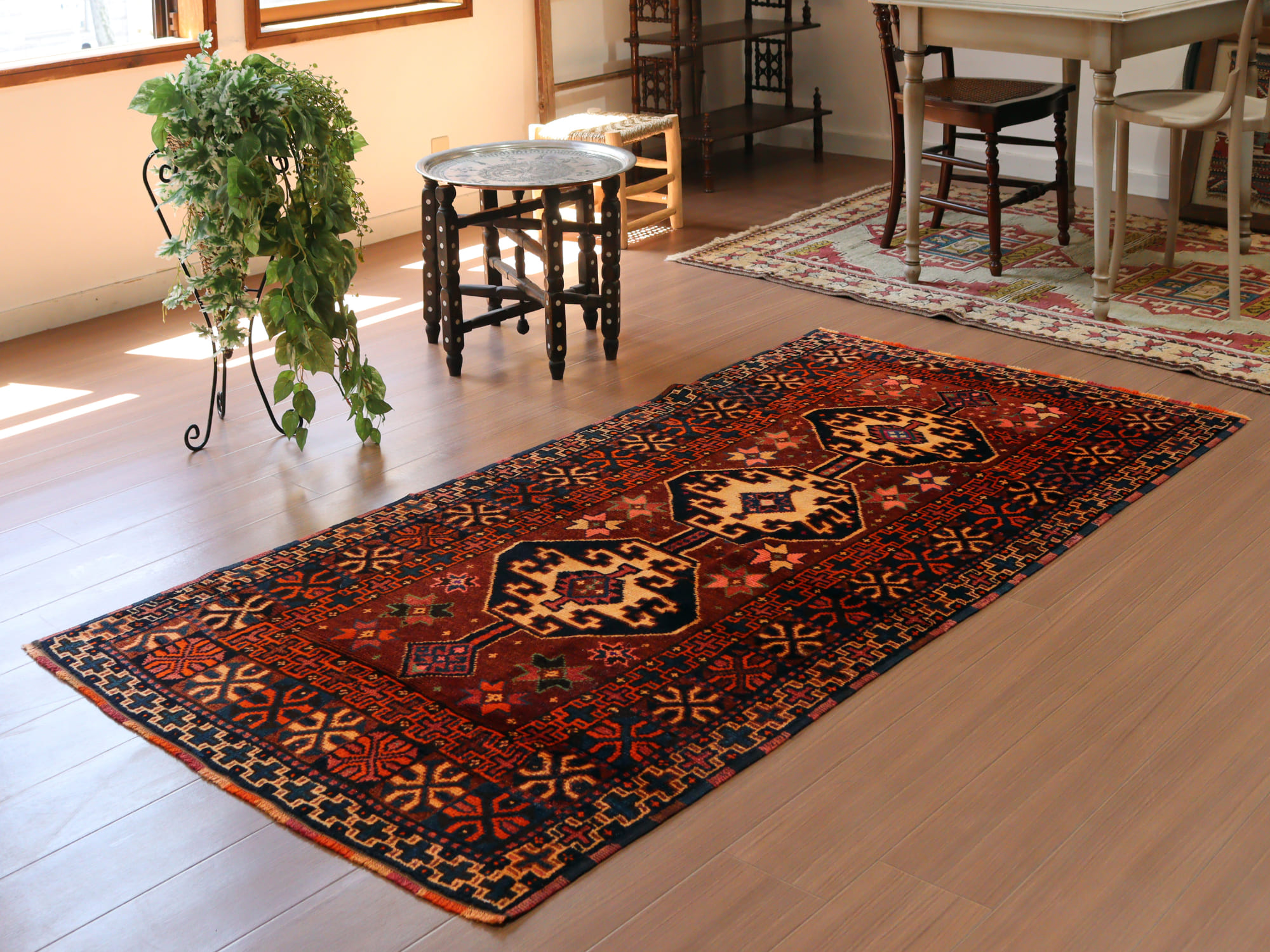 トライバルラグ 手織り絨毯 トルコ206×100cm ハッキャリ ヘルキ