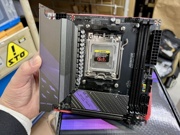 中国JGINYUEのAM5対応ゲーミングMini-ITXマザーボード「B650I Night