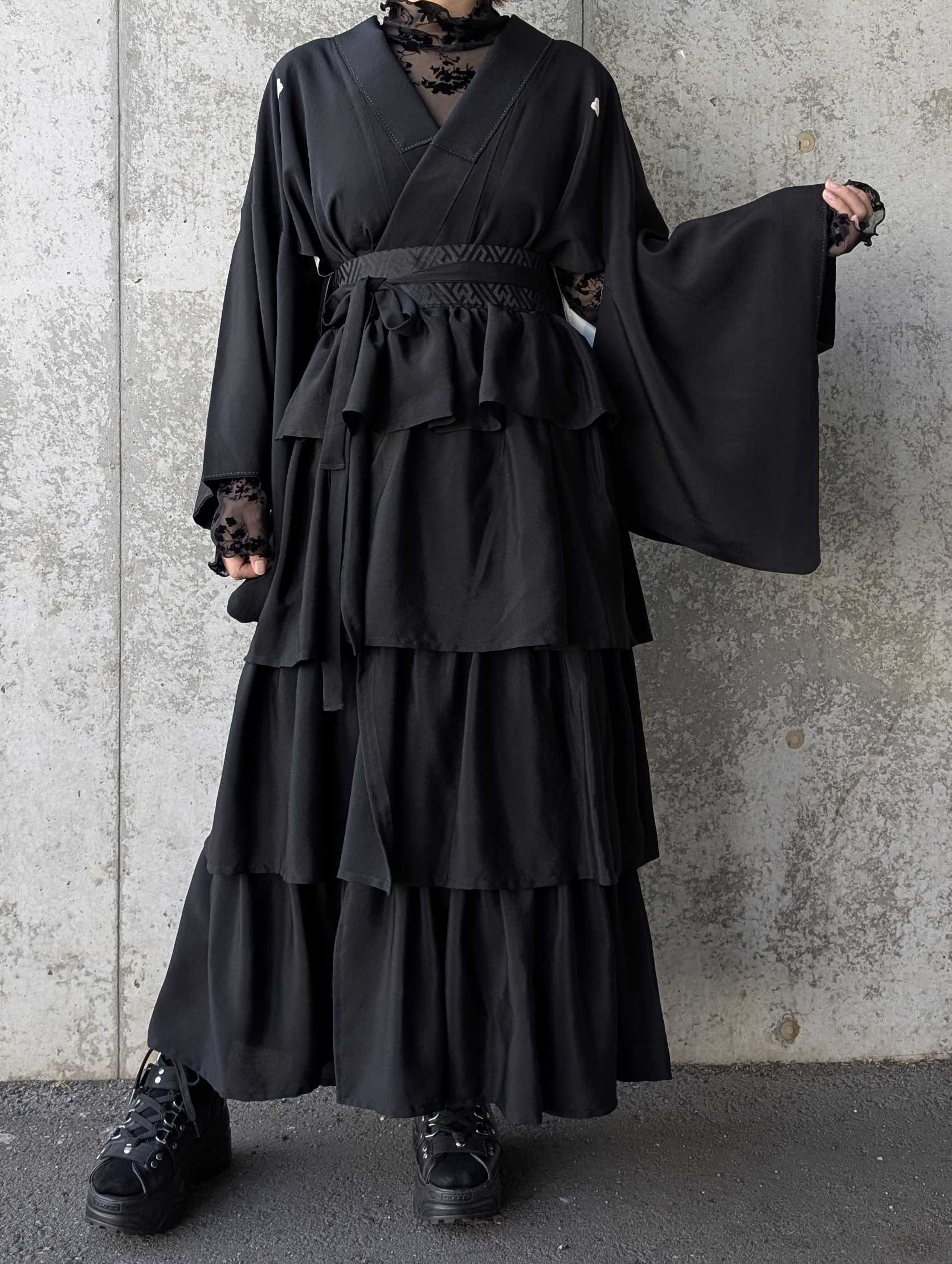 違い鷹の羽紋】黒紋付フリルティアードラップスカートセットアップ