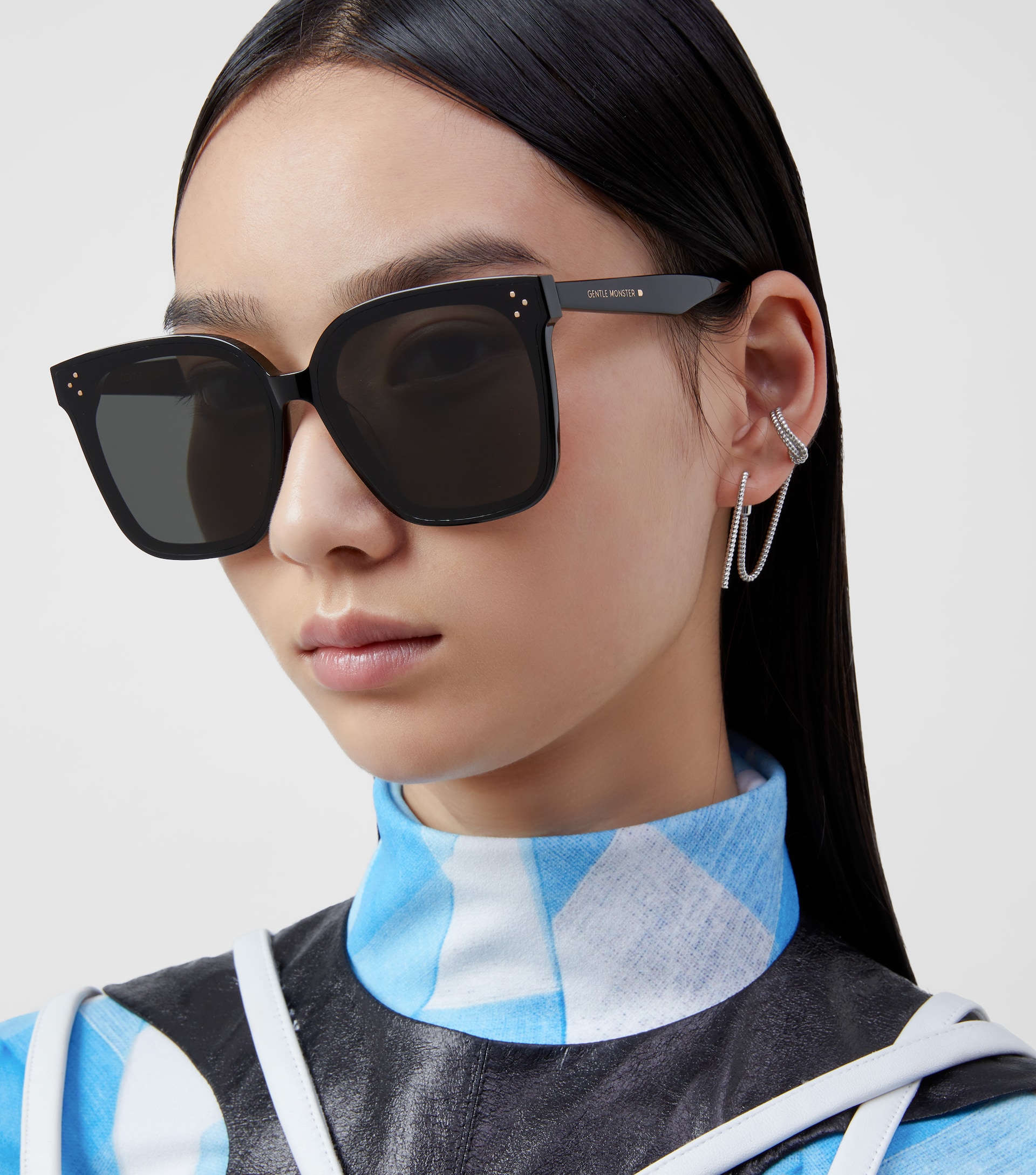 9688 GENTLE MONSTER HER 01 BLACK |