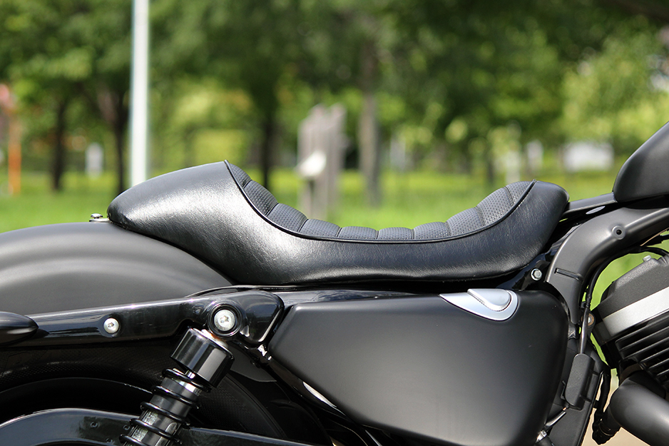 腰をしっかりホールド！スポーツスター・ステップバックシート