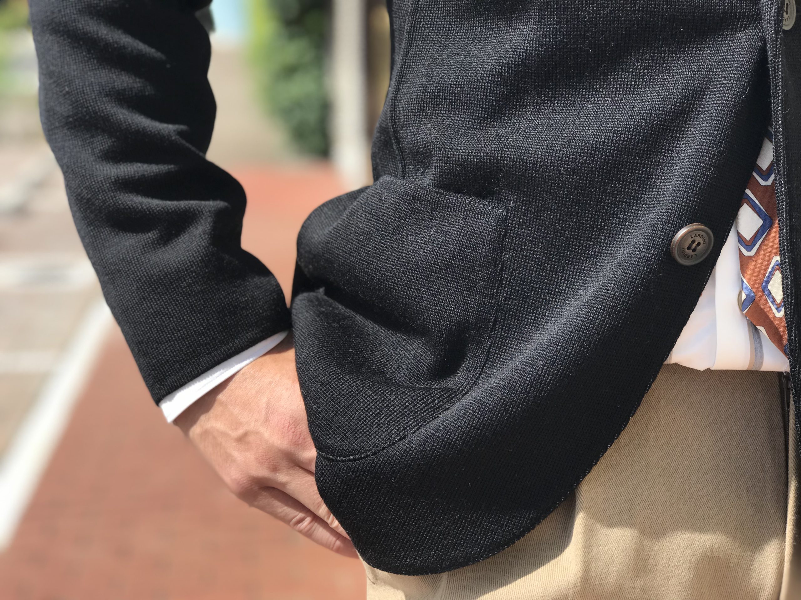 八分から九分咲きで見頃を迎えたLARDINI/ラルディーニのニット