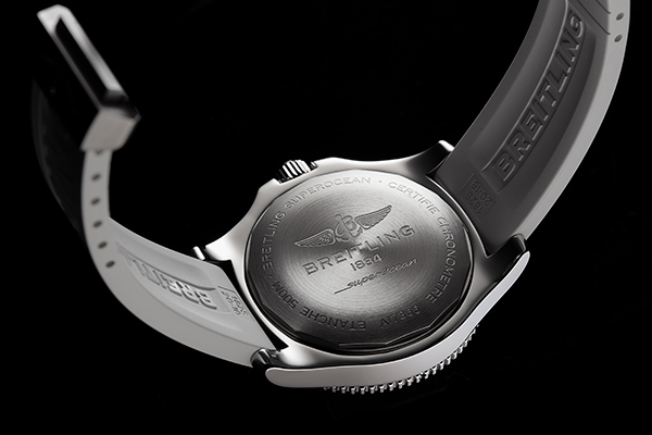 ブライトリング(BREITLING) 2020新作 ダイヤルとベゼル、ラバーベルト