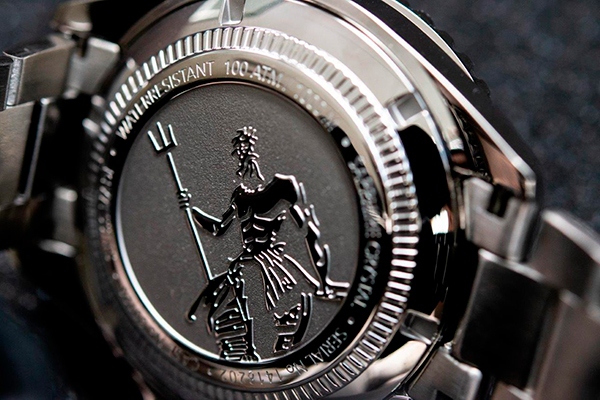 エドックス(EDOX) 2022新作 1,000m防水を備えるプロフェッショナル仕様