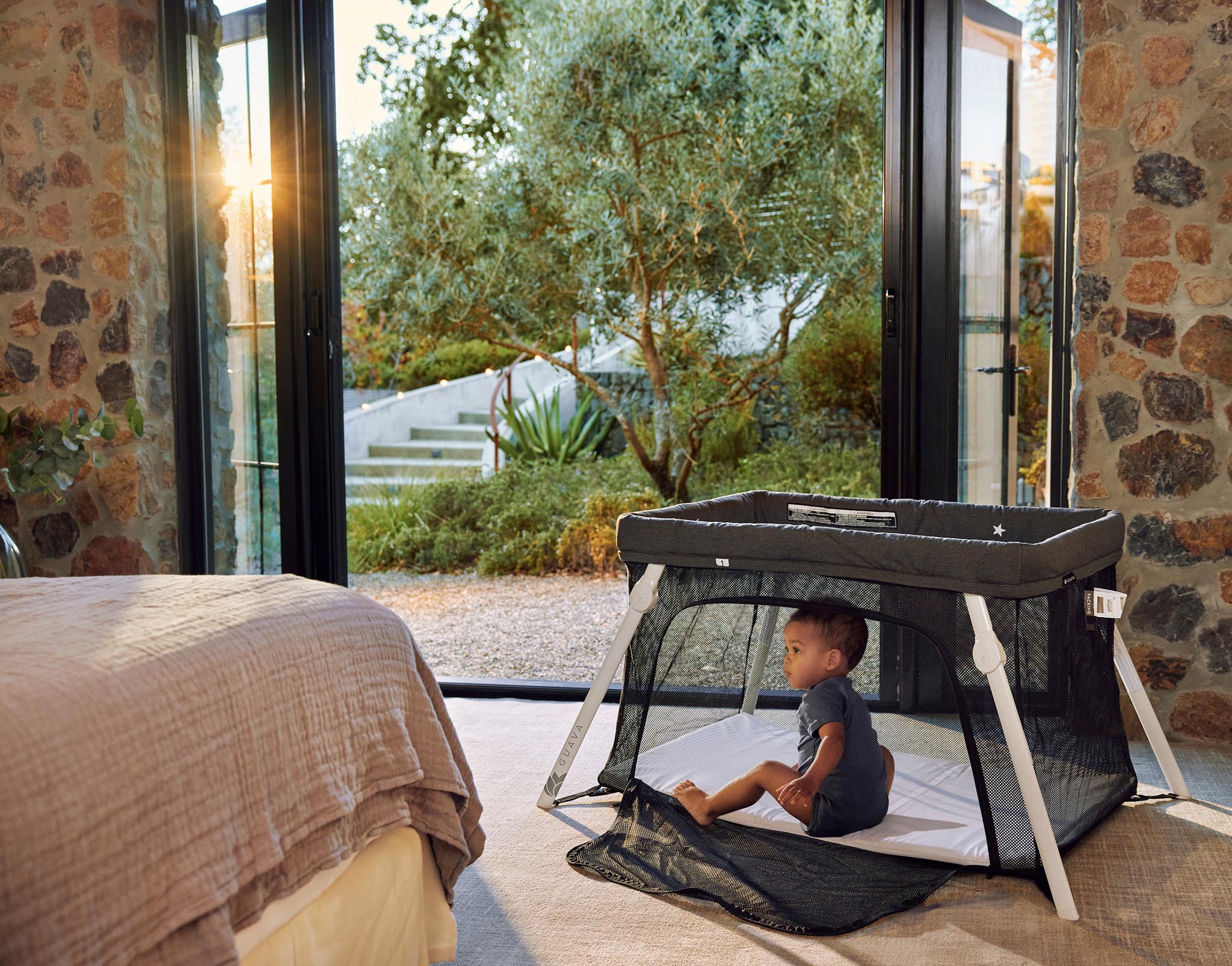 Lotus Everywhere Travel Crib: Lightweight Travel Crib for Babies