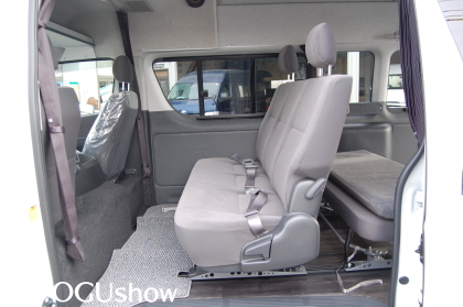 200系ハイエーススーパーロング8人乗り：純正シートロングスライド