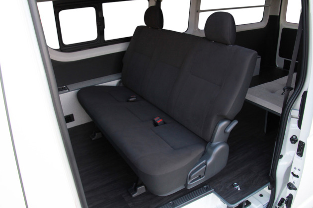 200系ハイエースDX車セカンドシートをS-GLシートに変更！｜トランポ