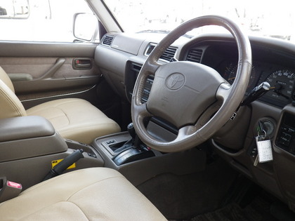 ランクル80最終型！ダブルエアバックにABS付き