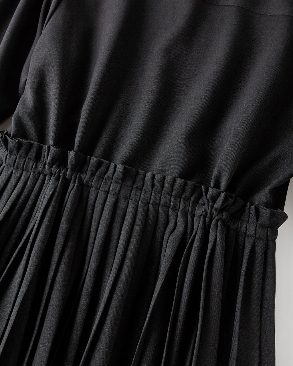 サキソニー風・切替プリーツワンピース/DoCLASSE