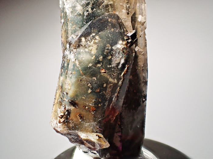 マラウイ産スモーキークォーツ、リーベカイト＆シデライト仮晶 (Smoky