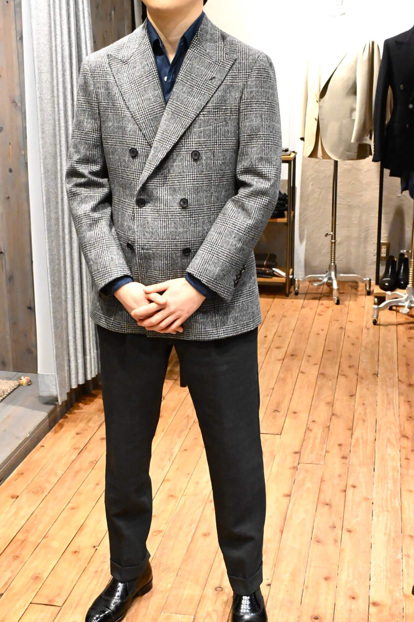 FOX BROTHERSのフランネルで仕立てるクラシック柄のダブルジャケット